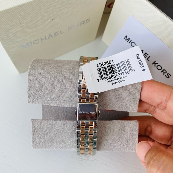 Michael Kors Women's Mini Darci Silver-Tone Watch MK3651 - Picture 3 of 4